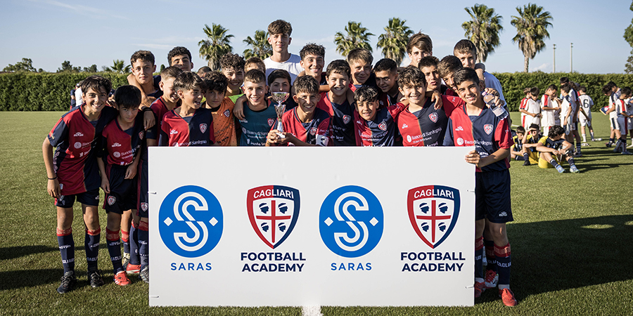 La manifestazione sportiva della Saras Cup rappresenta la conclusione di un anno di attività svolto con l’Academy del Cagliari Calcio, un percorso che ha coinvolto giovani atleti in esperienze di crescita e confronto.