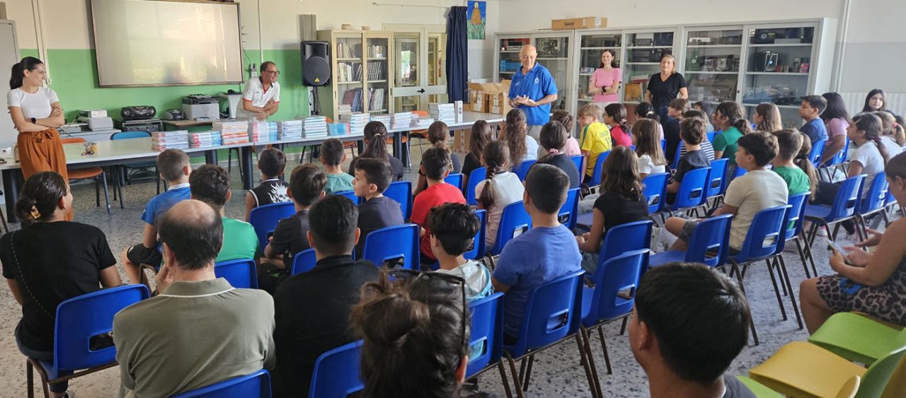 La consegna dei libri rappresenta per noi non solo un contributo concreto alle famiglie, ma anche un modo per rafforzare il legame con la comunità scolastica.