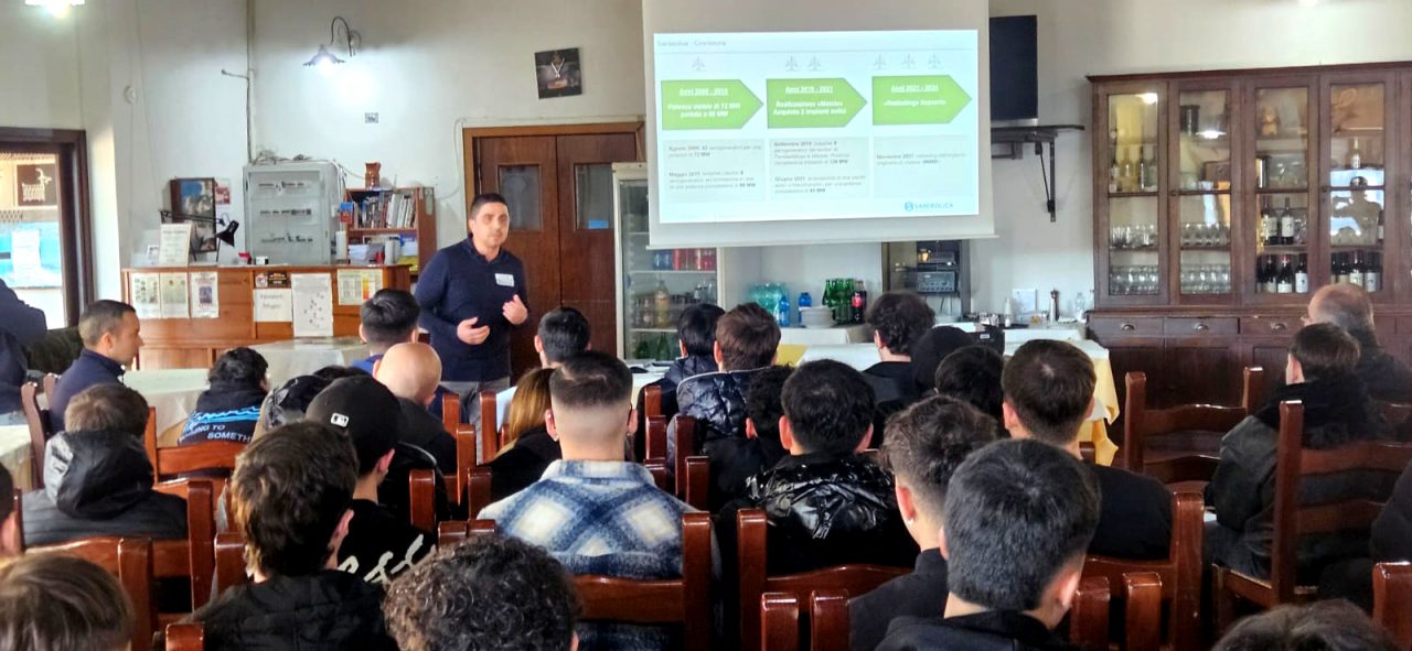 Saras offre ai giovani studenti esperienze che aiutano a comprendere il rapporto tra impresa e territorio e a orientarsi con maggiore consapevolezza nelle scelte future.