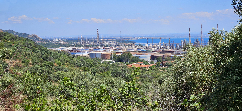 Con il sostegno di Saras, Sasol e dell’Amministrazione Comunale è stato inaugurato il 22 maggio, all’interno del Parco urbano di Sarroch, il nuovo Apiario Comunale.